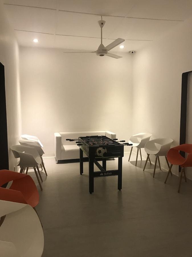 The Capsule Hotel Colombo Buitenkant foto
