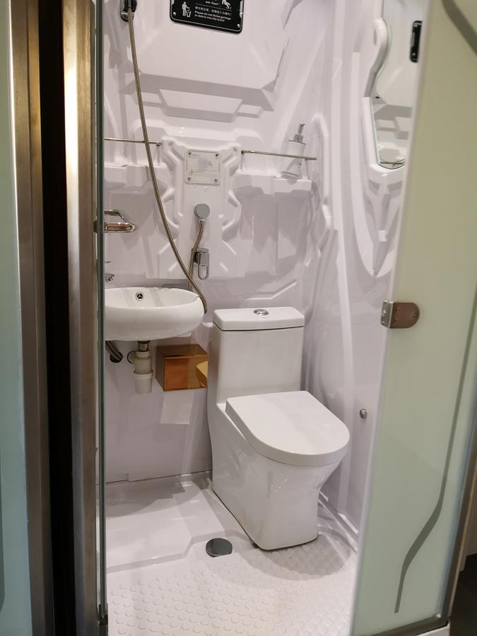 The Capsule Hotel Colombo Buitenkant foto