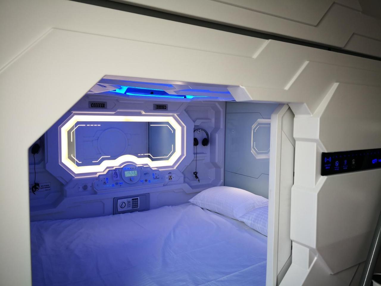 The Capsule Hotel Colombo Buitenkant foto