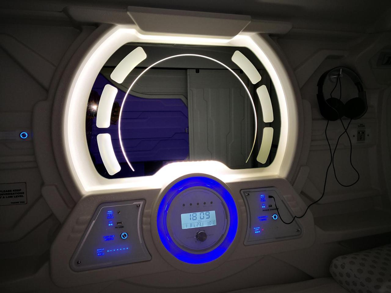 The Capsule Hotel Colombo Buitenkant foto